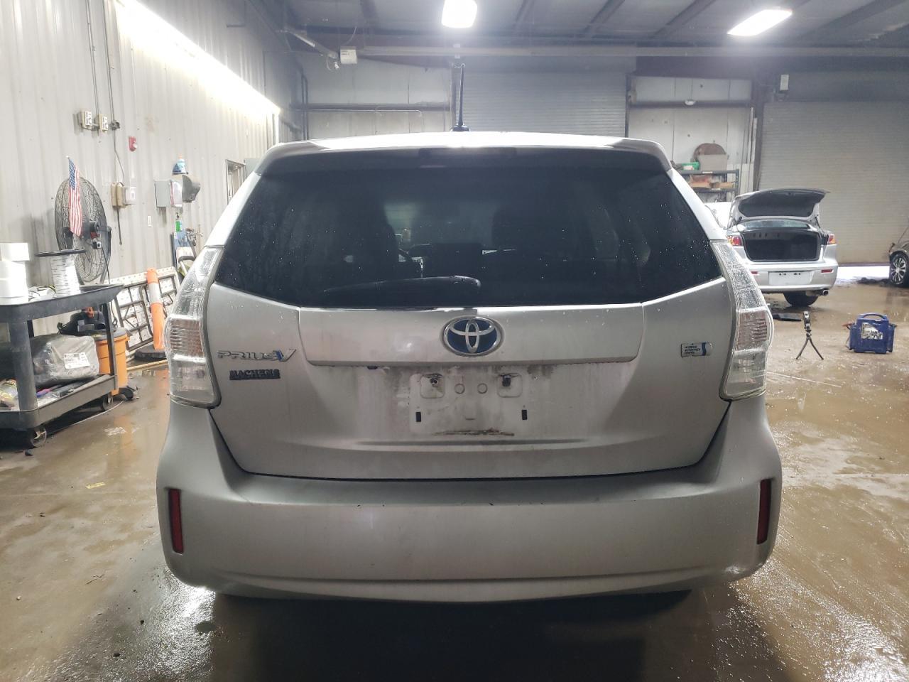 2013 TOYOTA PRIUS V - Фото 6
