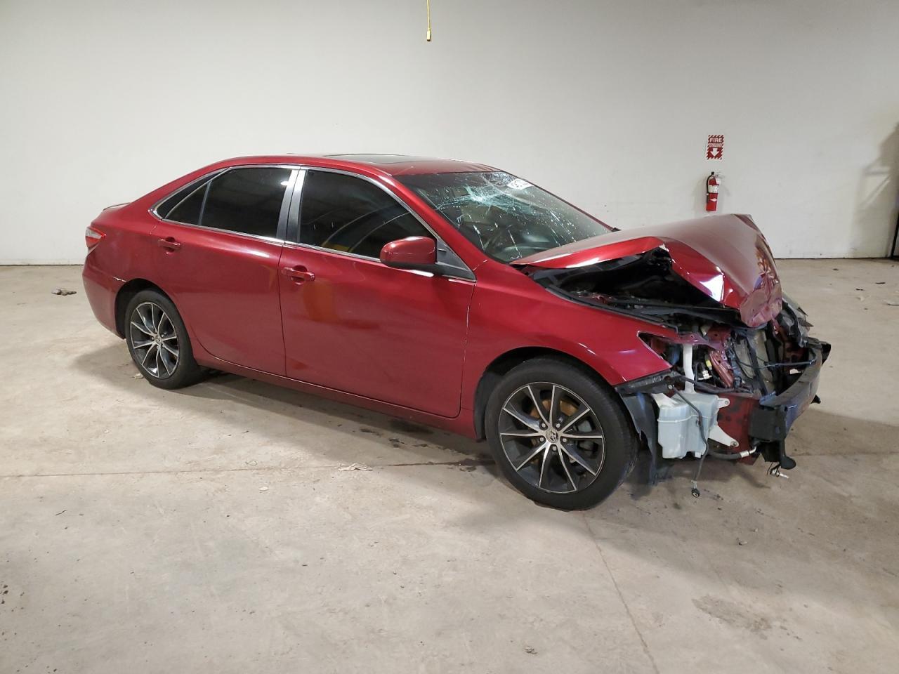 2016 TOYOTA CAMRY LE - Фото 4