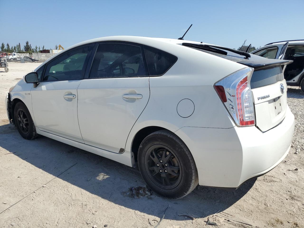 2015 TOYOTA PRIUS - Image 2