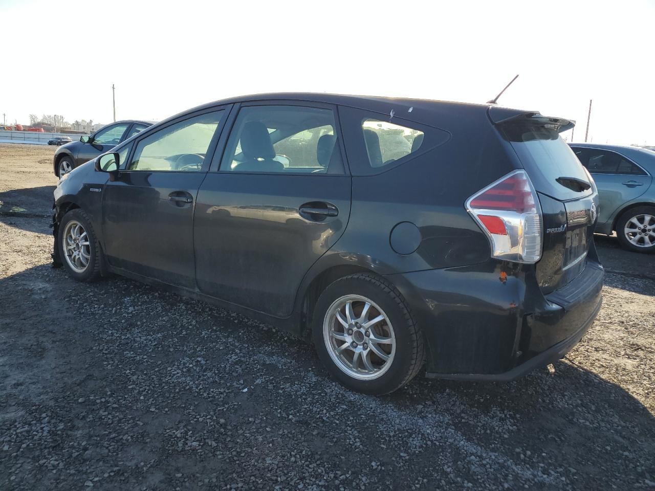 2015 TOYOTA PRIUS V - Image 2