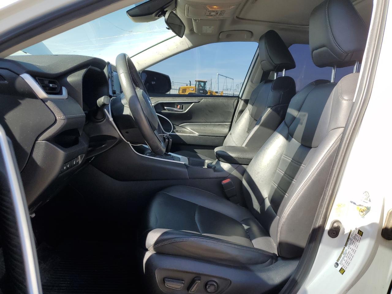 2020 TOYOTA RAV4 XLE P - Фото 7