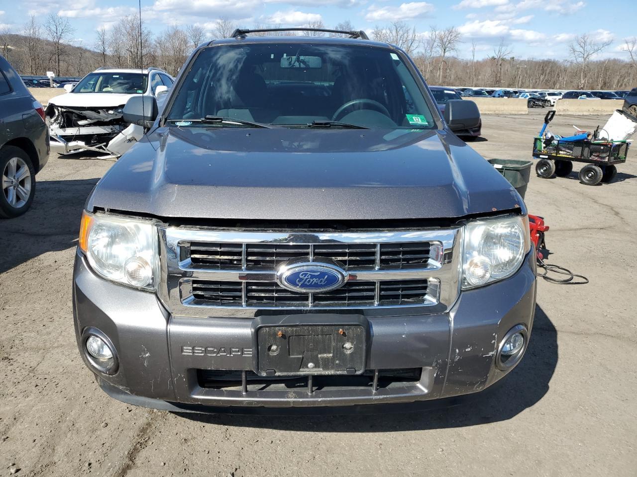 2010 FORD ESCAPE XLT - Image 5