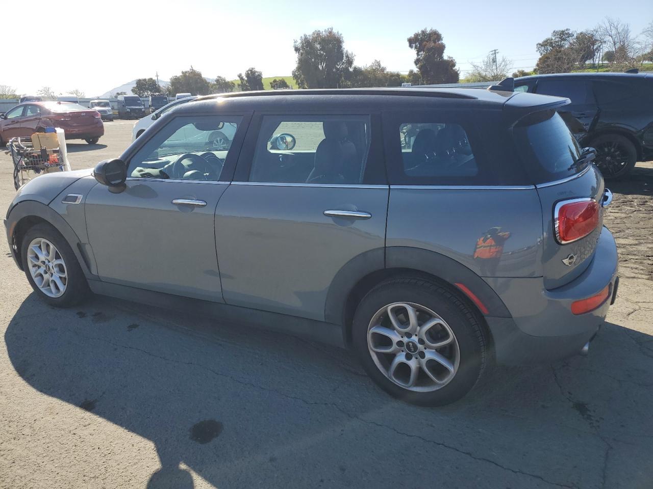 2017 MINI COOPER CLU - Image 2