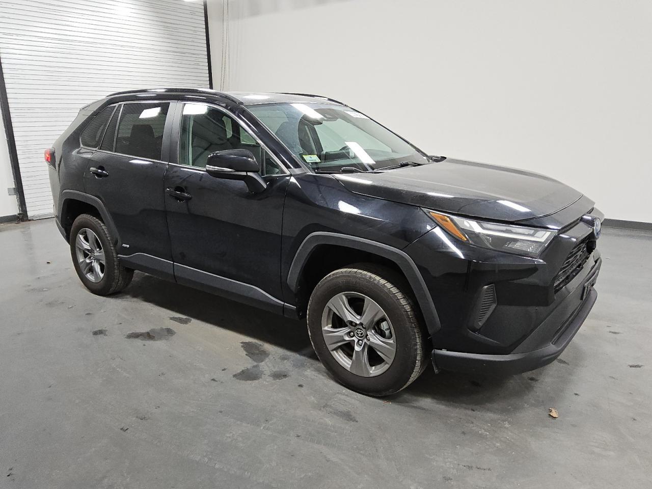 2022 TOYOTA RAV4 XLE - Image 4