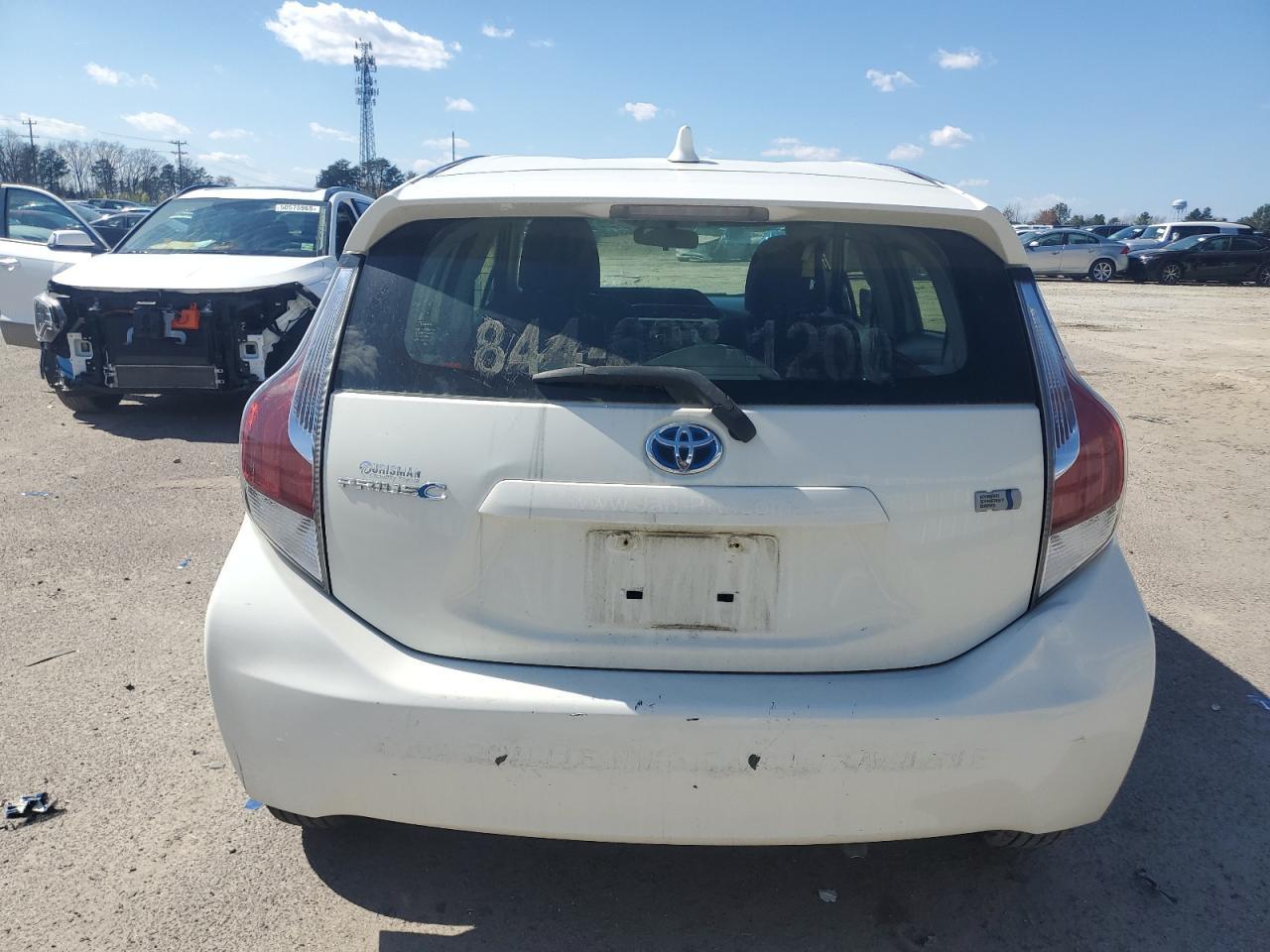 2015 TOYOTA PRIUS C - Фото 6
