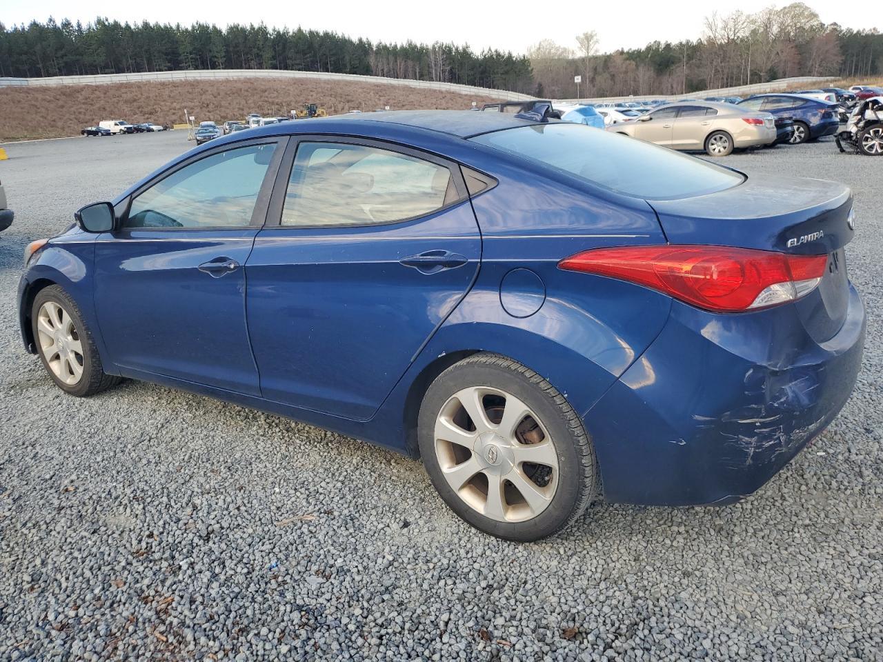 2013 HYUNDAI ELANTRA GL - Image 2