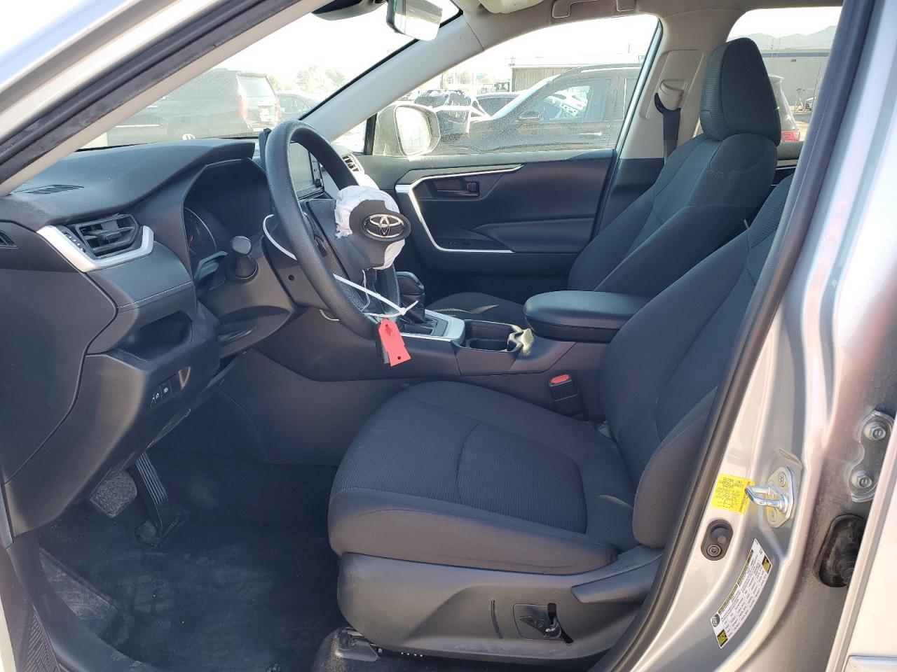 2021 TOYOTA RAV4 LE - Фото 7
