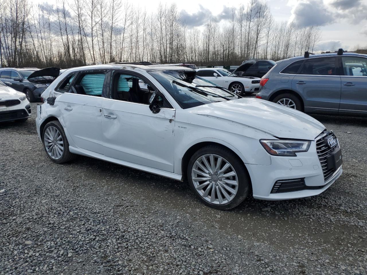 2017 AUDI A3 E-TRON - Image 4