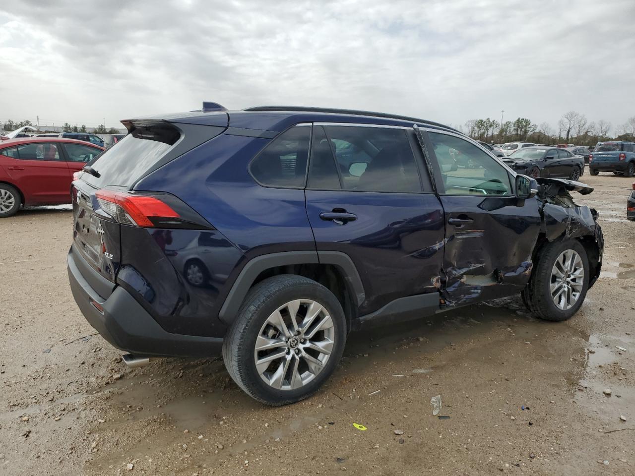 2022 TOYOTA RAV4 XLE P - Image 3