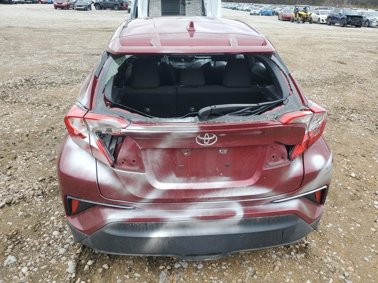 2019 TOYOTA C-HR XLE - Image 6