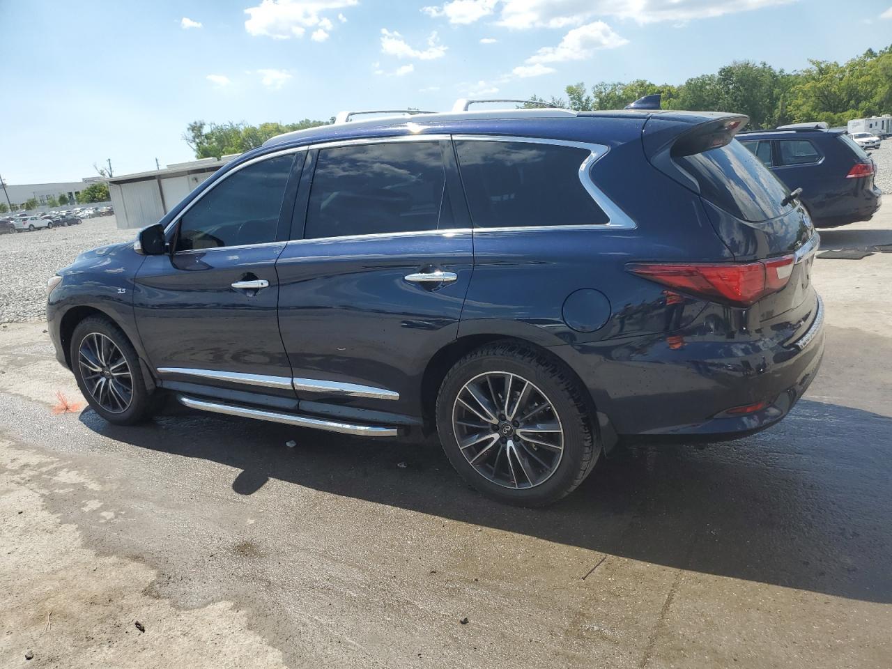 2017 INFINITI QX60 - Image 2