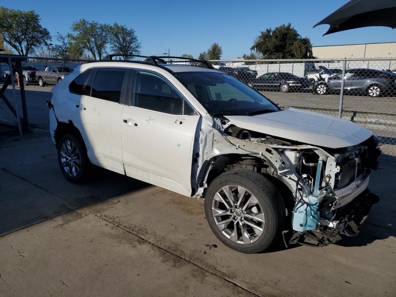 2022 TOYOTA RAV4 XLE P - Image 4