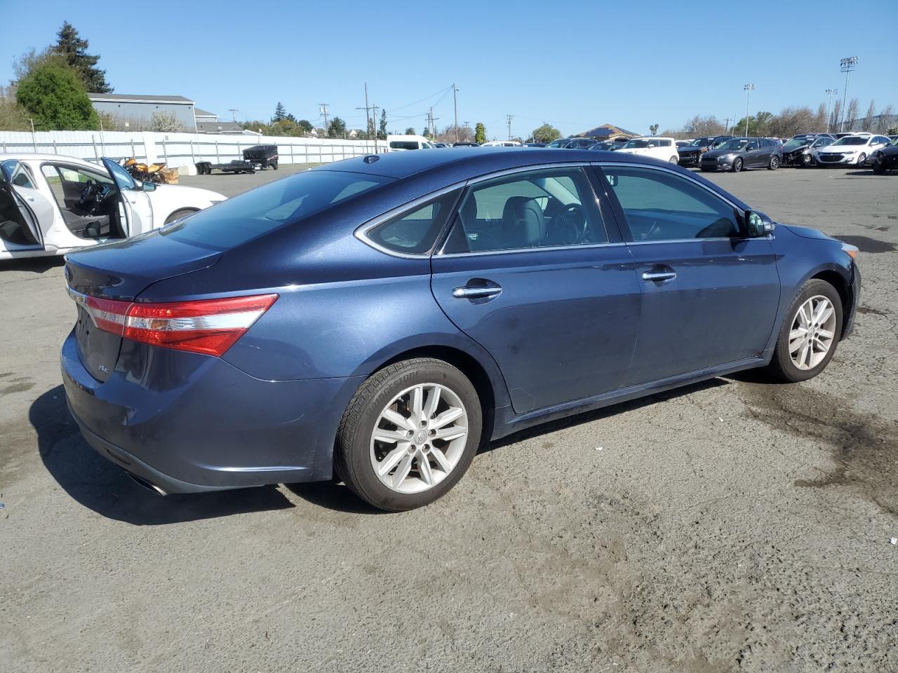 2015 TOYOTA AVALON XLE - Image 3