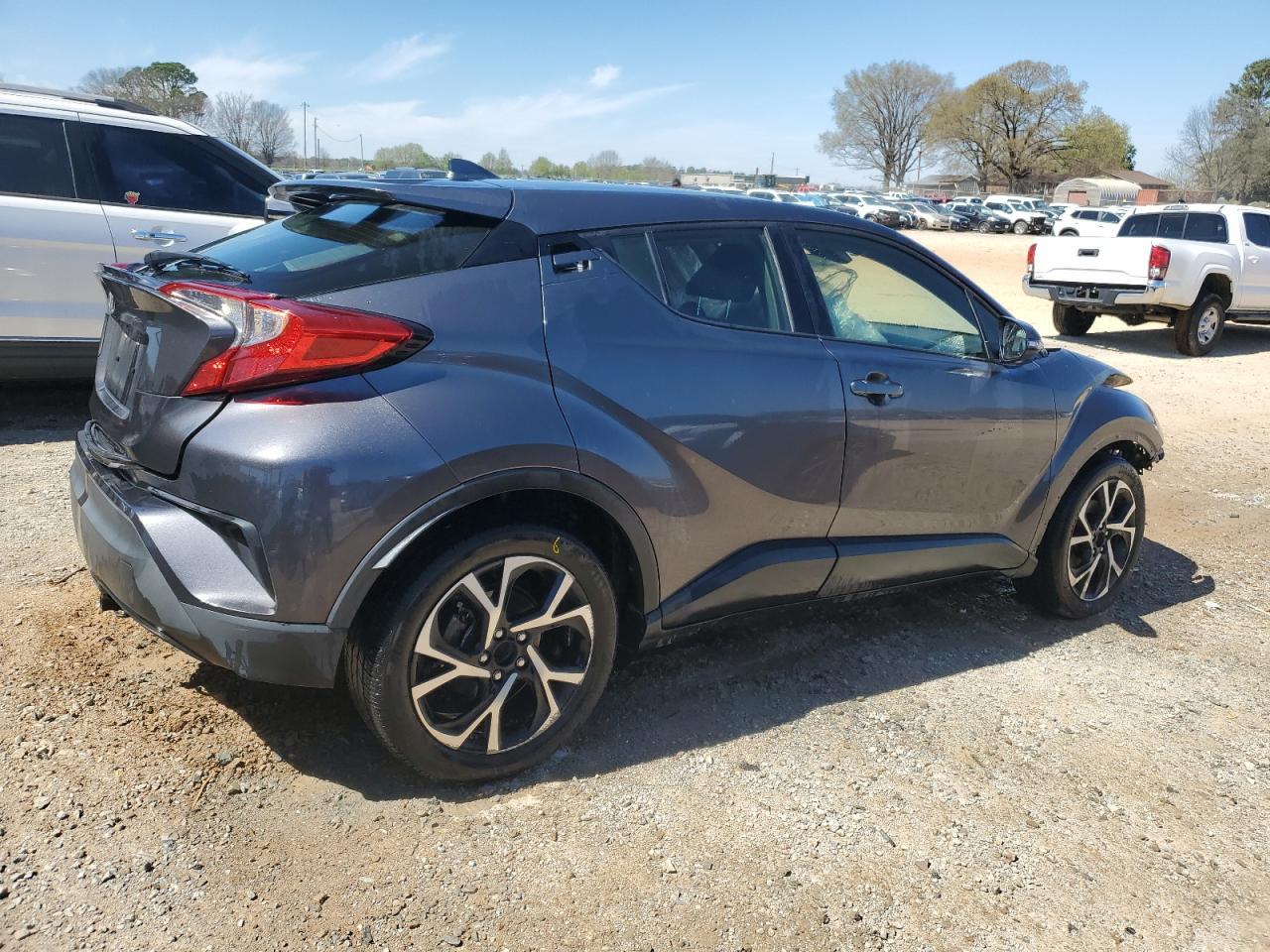 2018 TOYOTA C-HR XLE - Фото 3