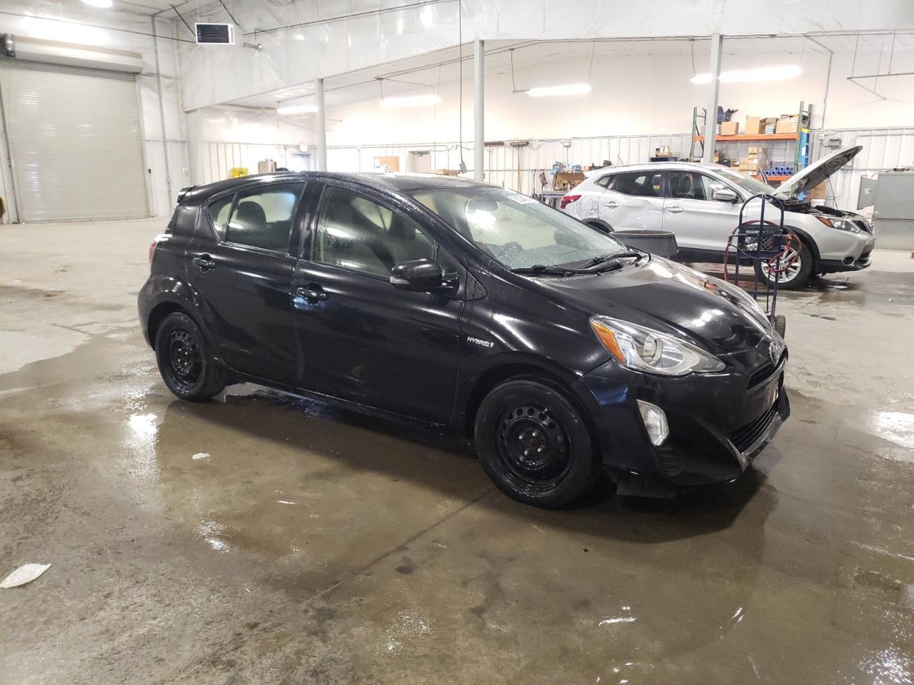 2016 TOYOTA PRIUS C - Фото 4