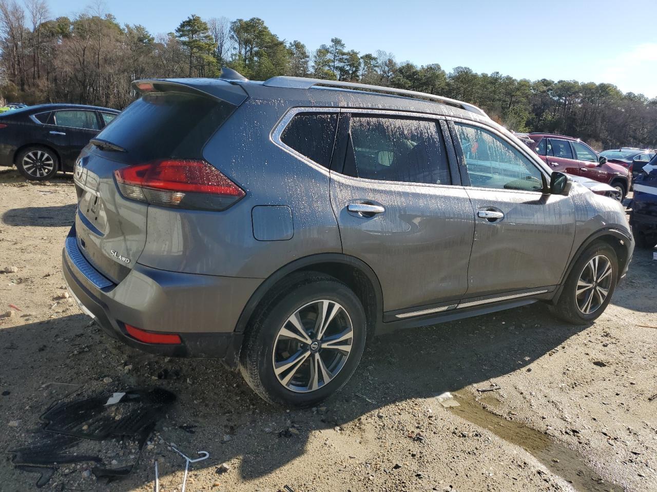 2017 NISSAN ROGUE SV - Image 3