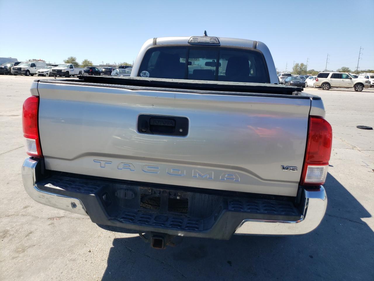 2017 TOYOTA TACOMA DOU - Фото 6