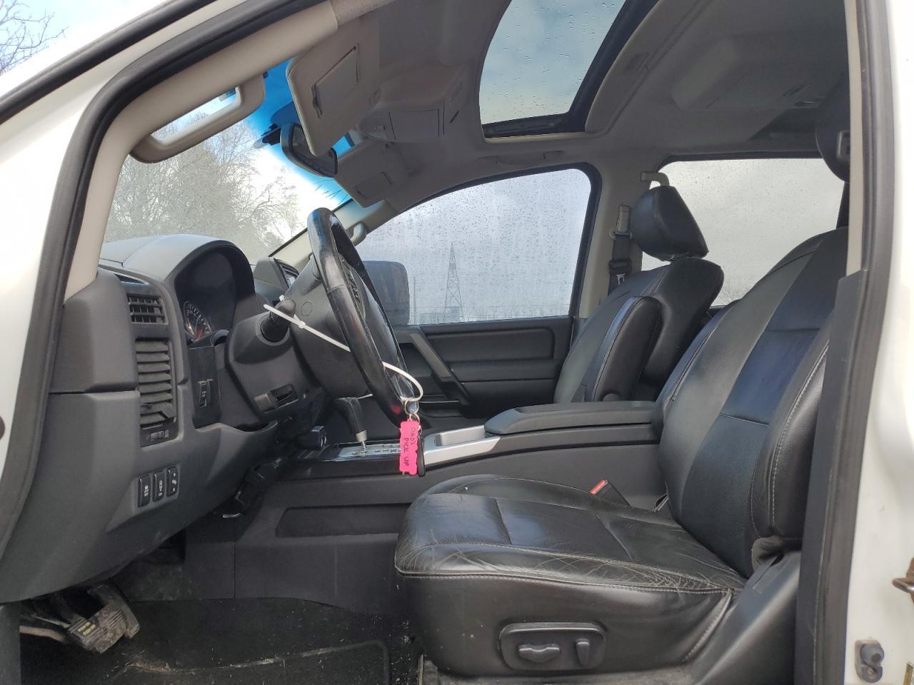 2013 NISSAN TITAN S - Фото 7