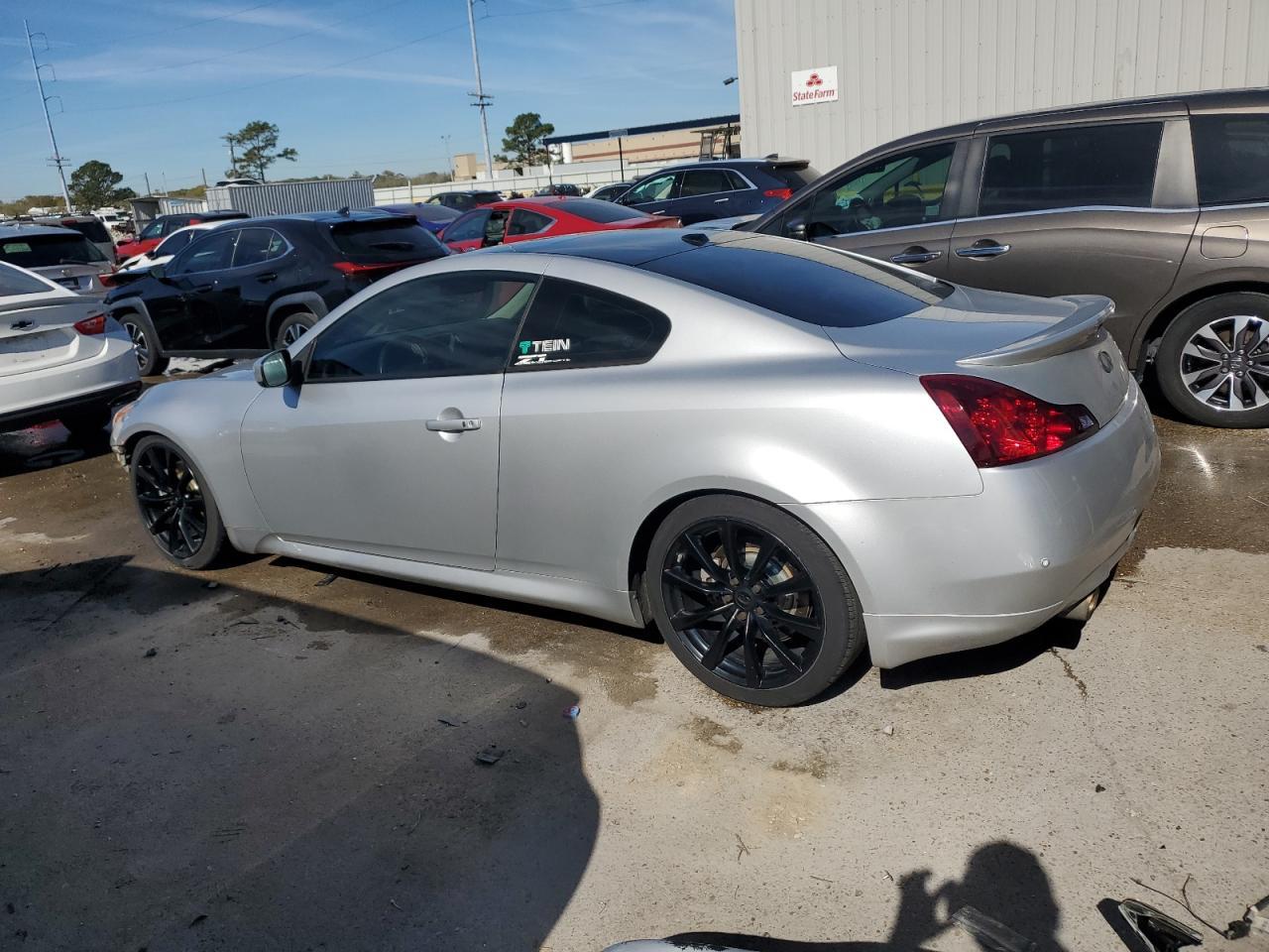 2011 INFINITI G37 BASE - Image 2