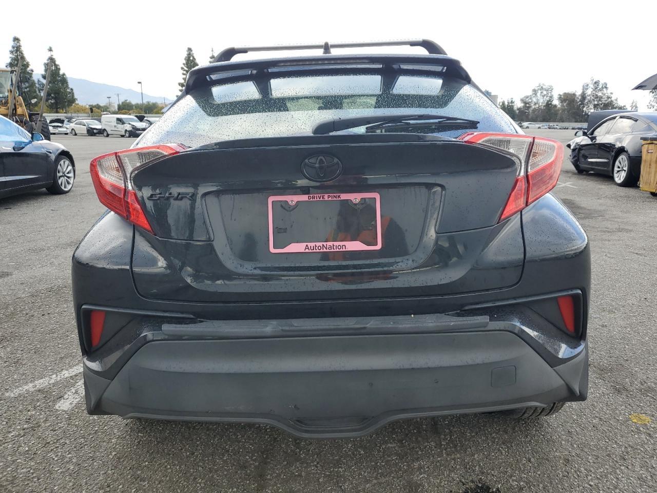 2021 TOYOTA C-HR XLE - Фото 6
