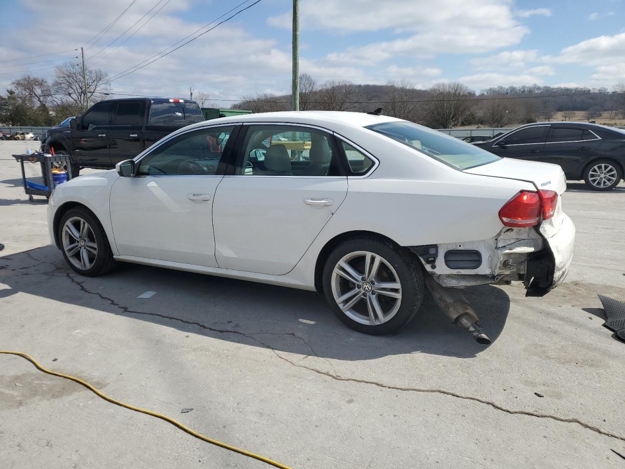 2014 VOLKSWAGEN PASSAT SE - Image 2