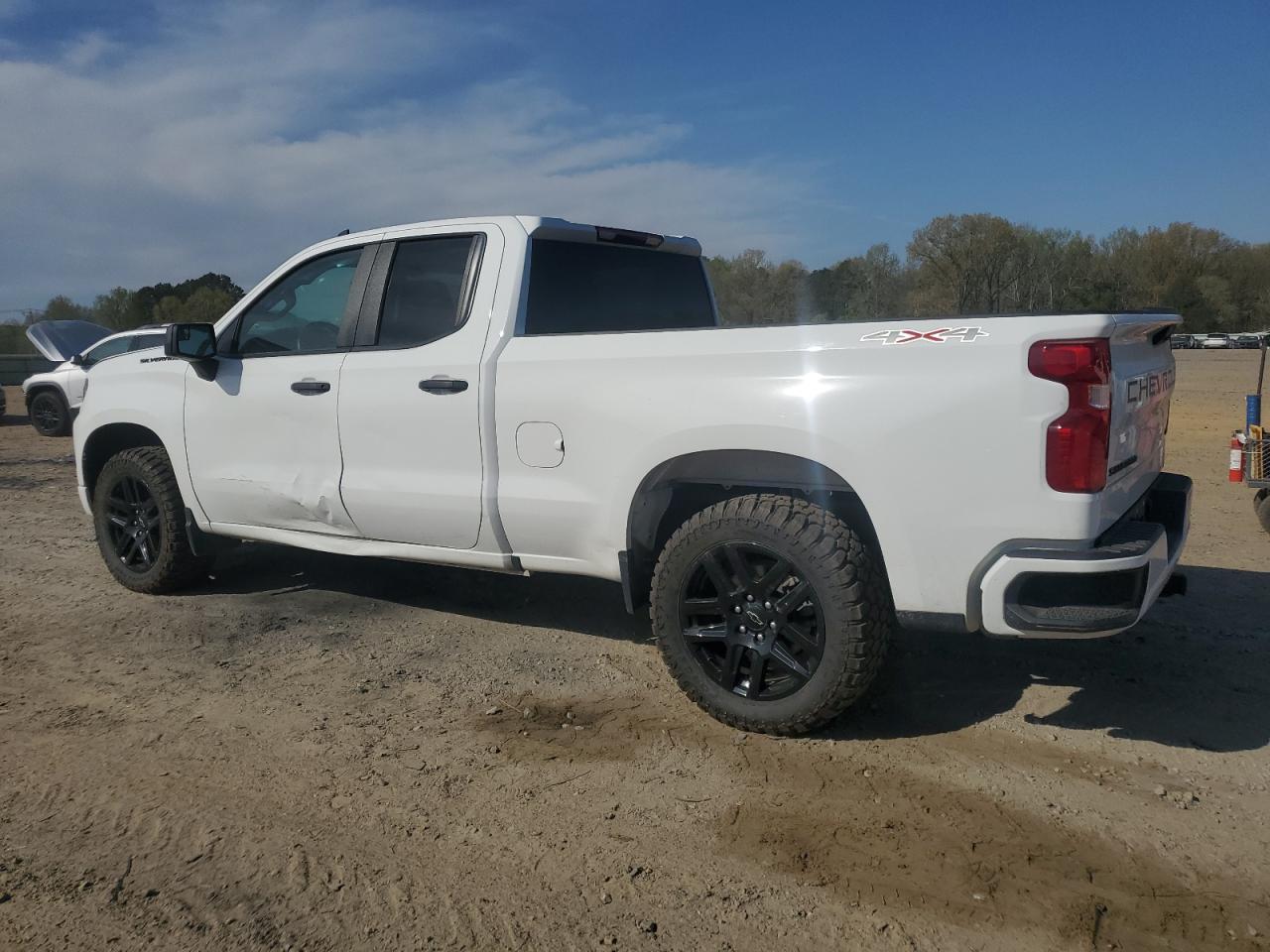 2023 CHEVROLET SILVERADO - Image 2