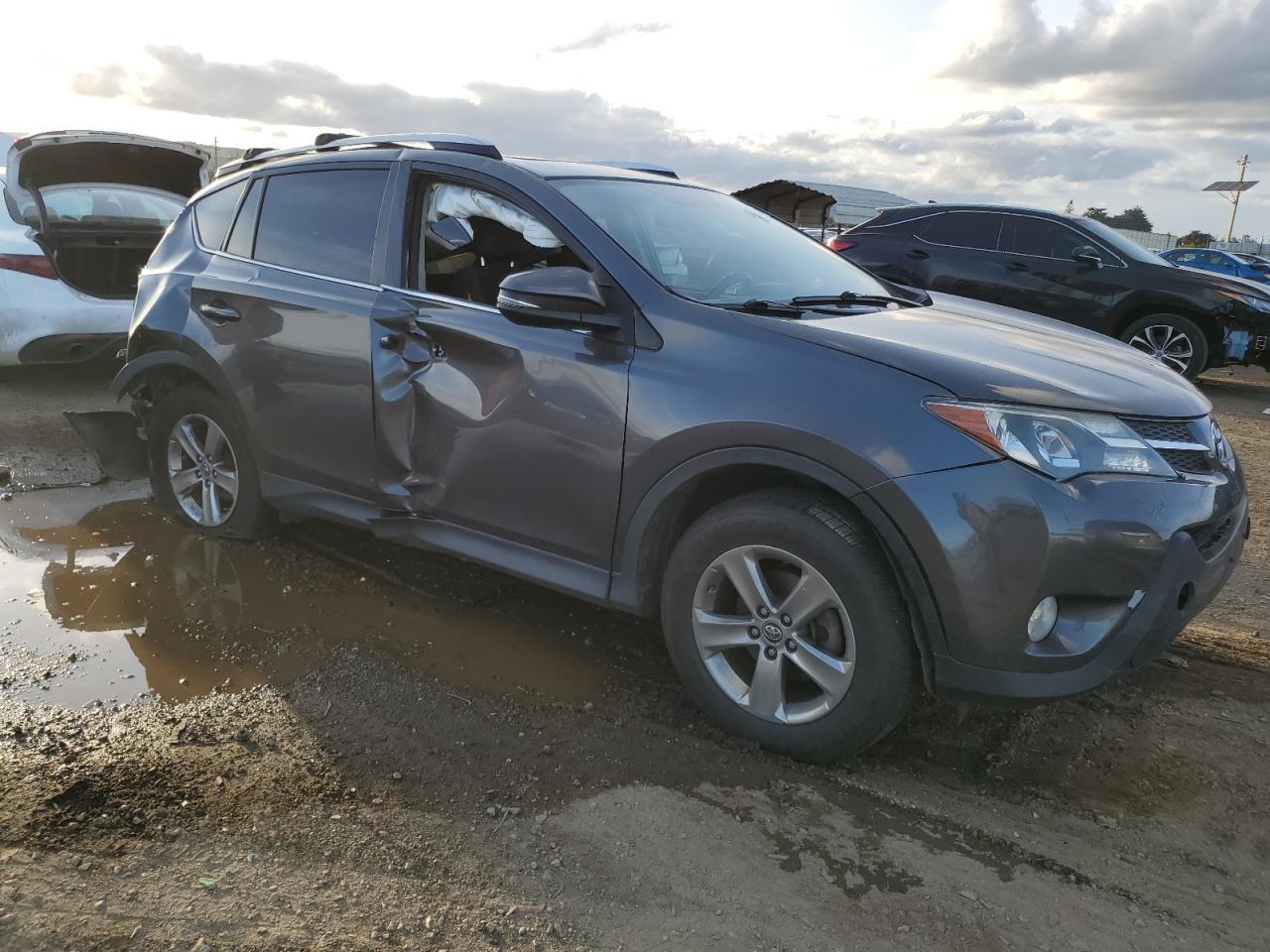 2015 TOYOTA RAV4 XLE - Image 4
