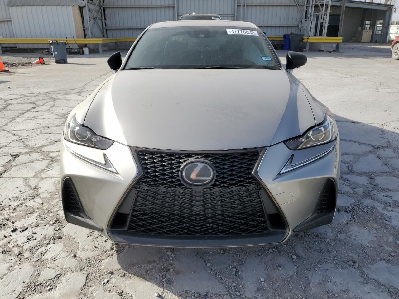 2017 LEXUS IS 200T - Фото 5