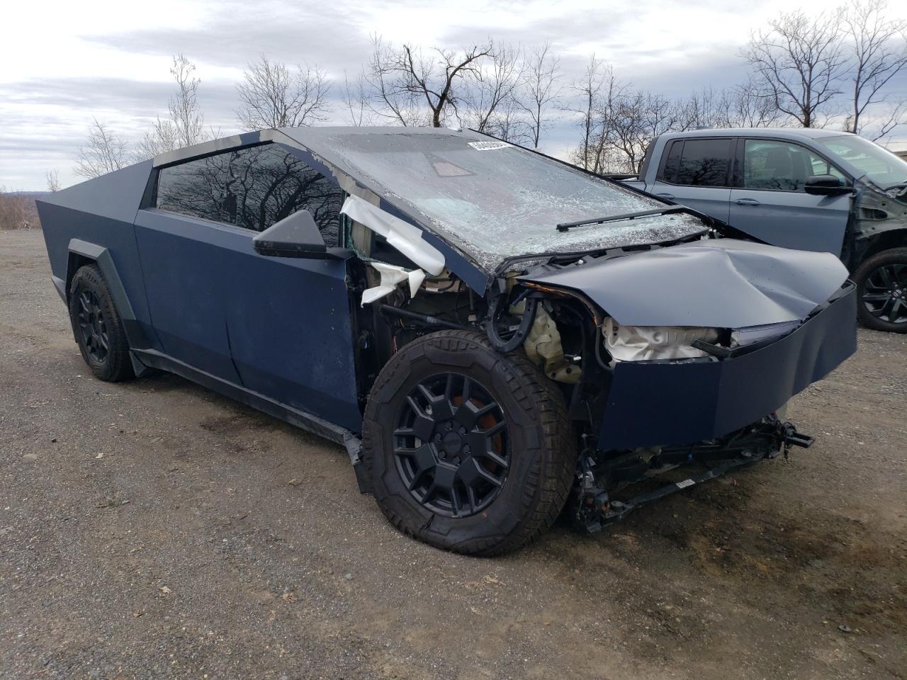 2024 TESLA CYBERTRUCK - Image 4