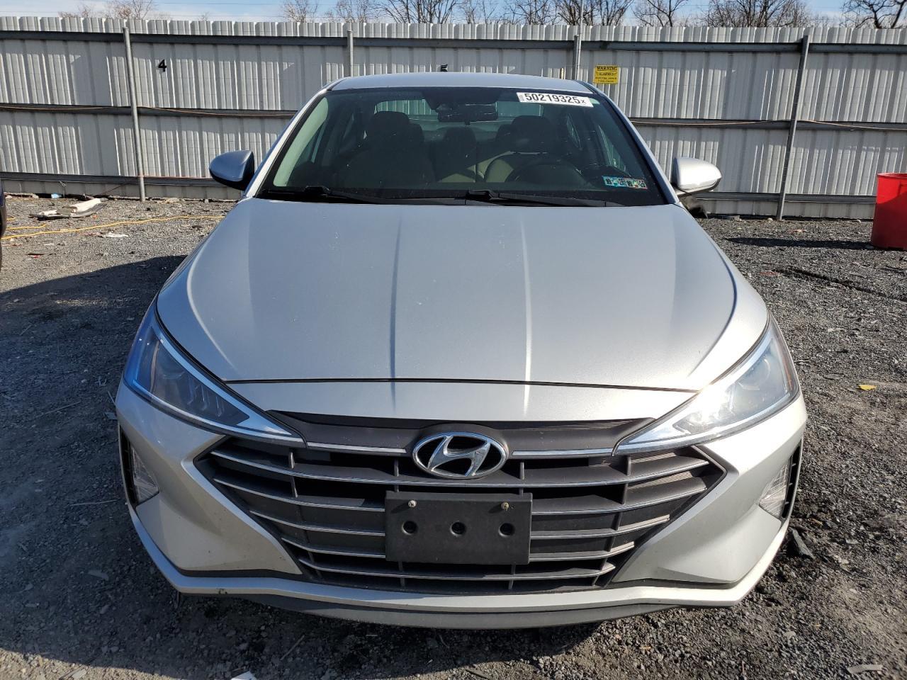 2019 HYUNDAI ELANTRA SE - Фото 5
