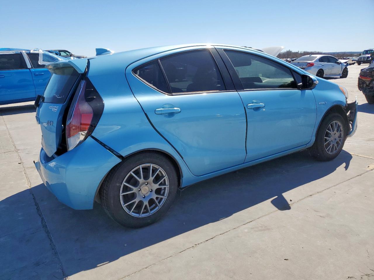 2016 TOYOTA PRIUS C - Image 3