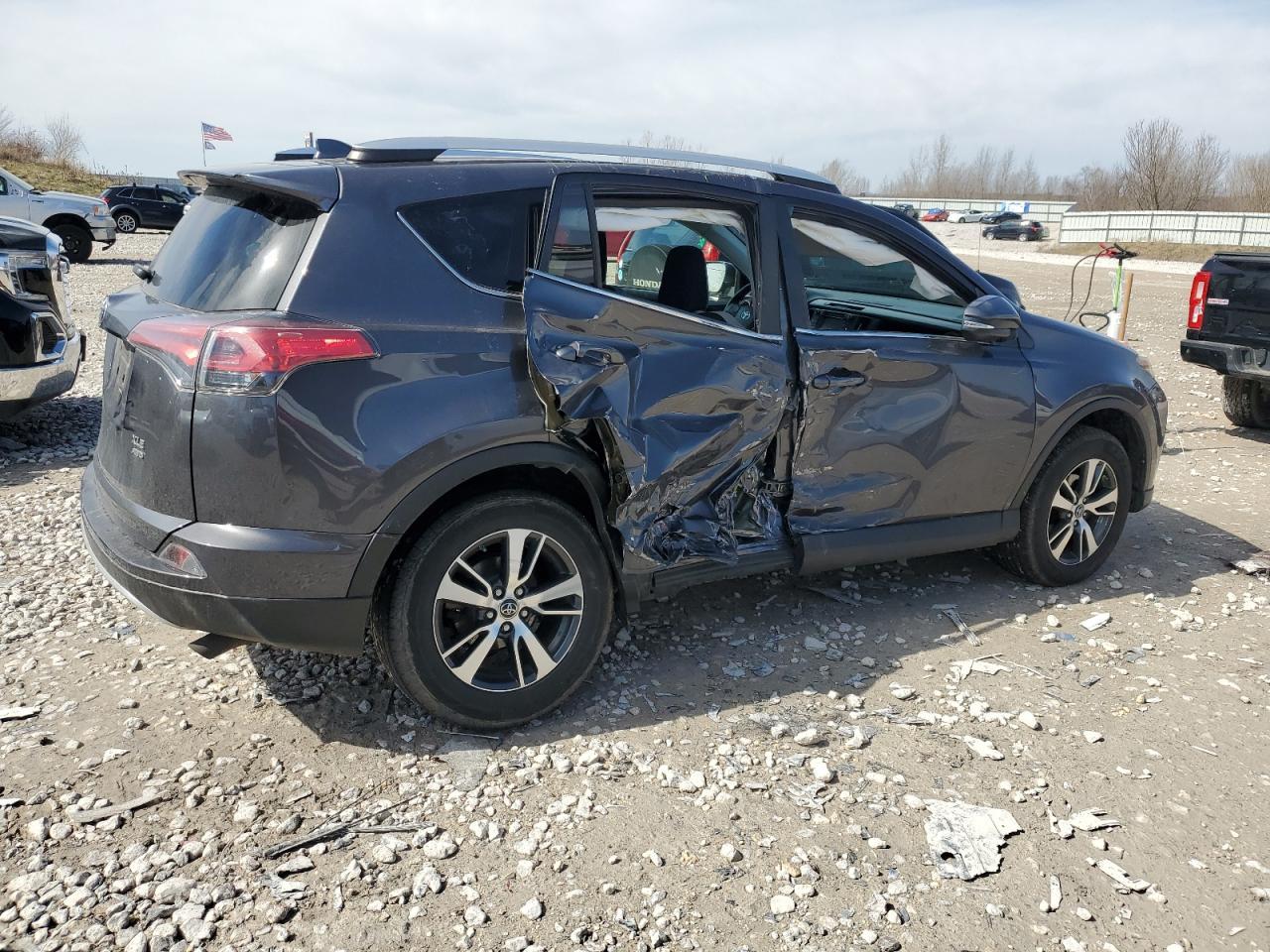 2016 TOYOTA RAV4 XLE - Фото 3