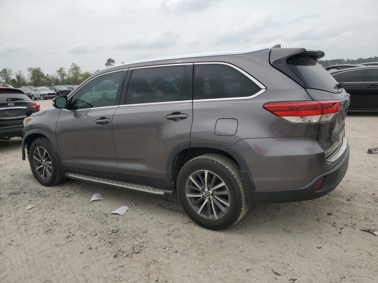 2019 TOYOTA HIGHLANDER - Image 2
