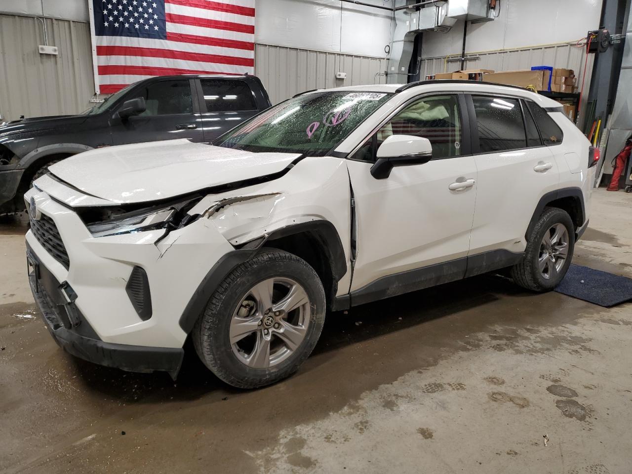 2022 TOYOTA RAV4 XLE