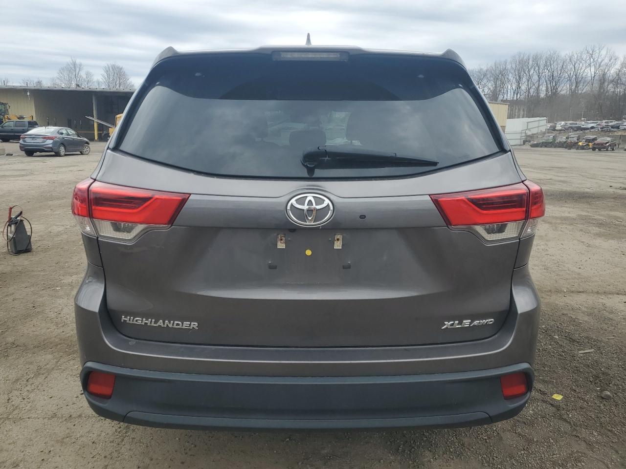 2019 TOYOTA HIGHLANDER - Image 6