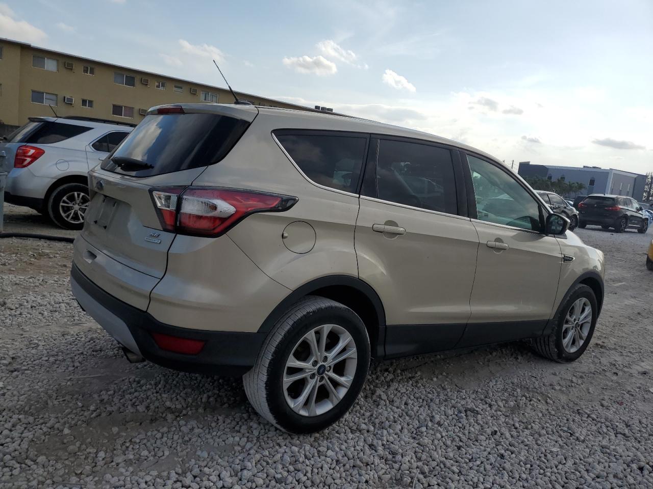 2017 FORD ESCAPE SE - Фото 3