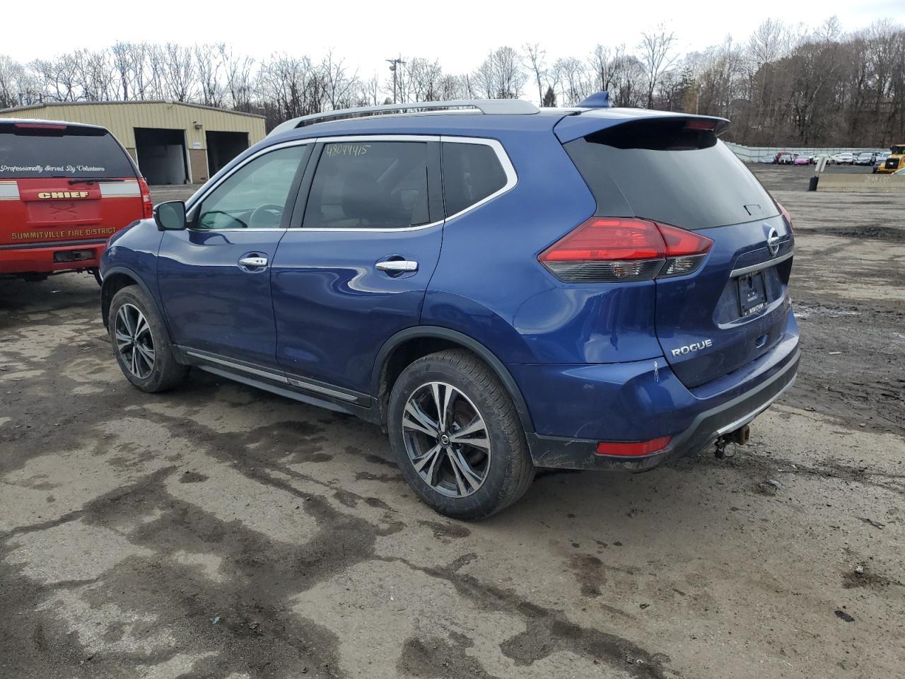 2017 NISSAN ROGUE SV - Image 2