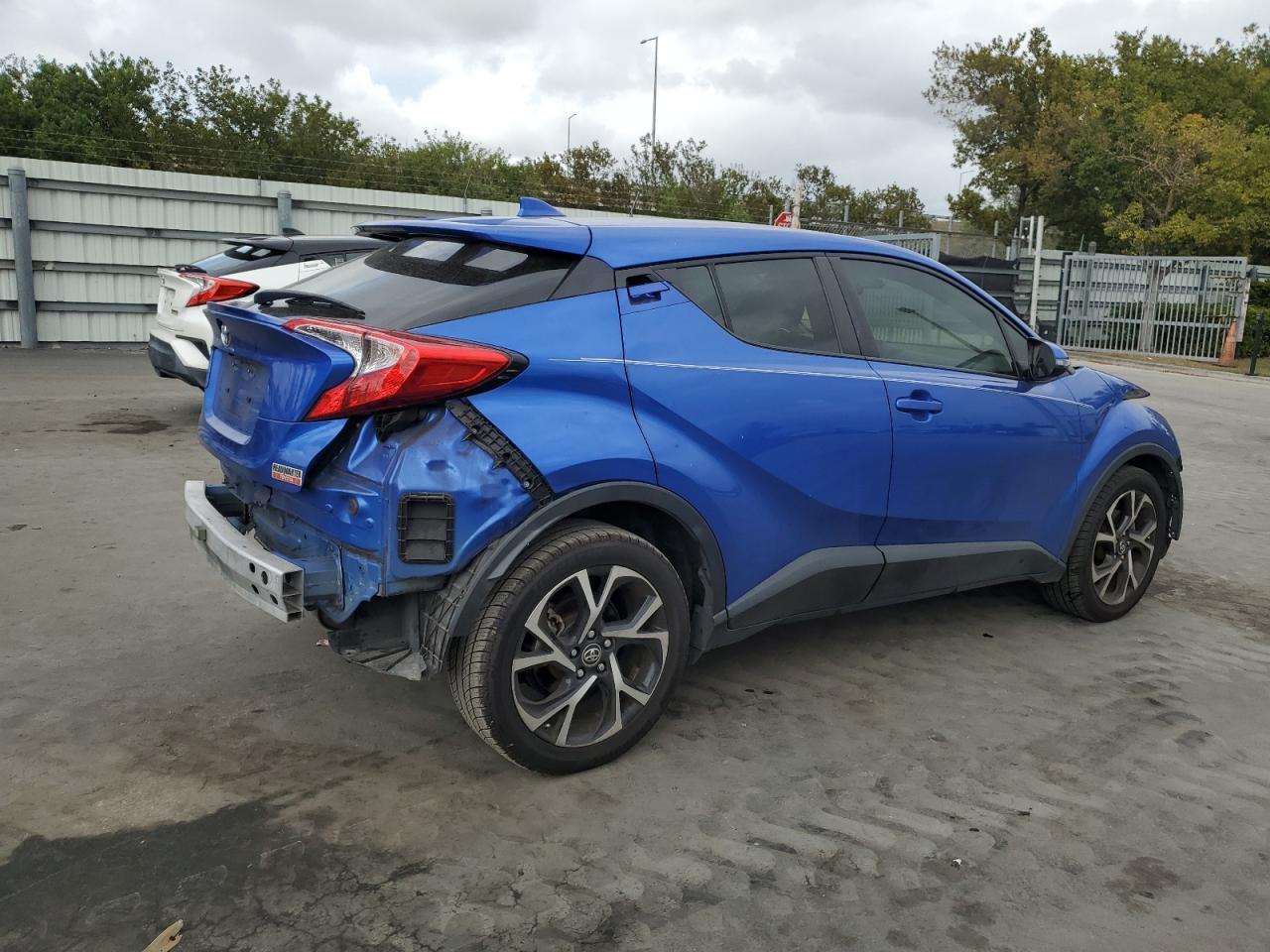 2018 TOYOTA C-HR XLE - Фото 3