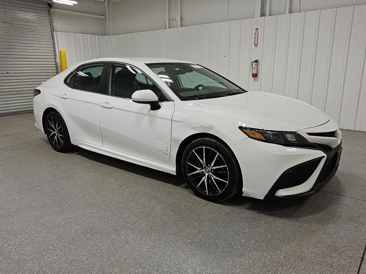 2021 TOYOTA CAMRY SE - Фото 4