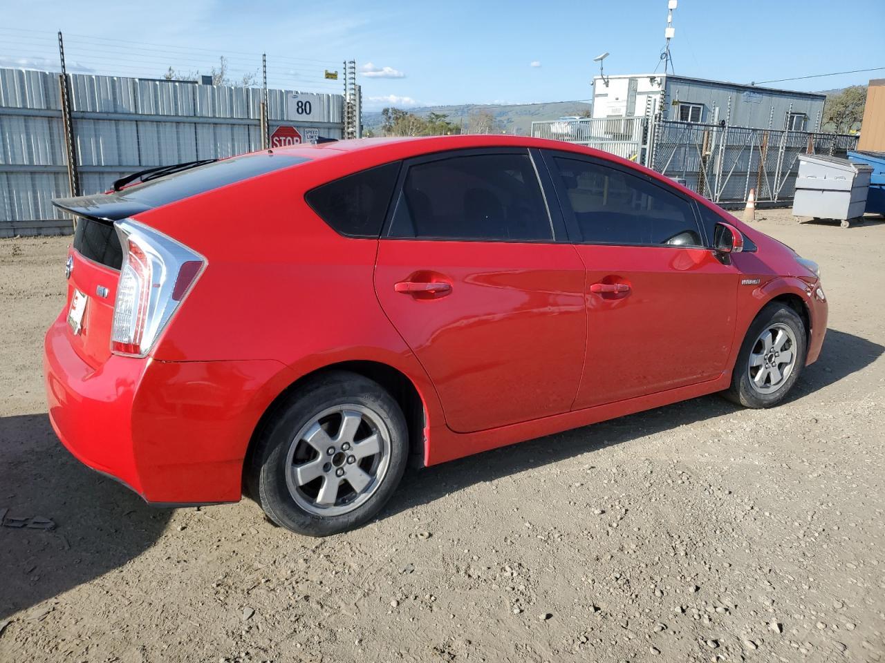 2015 TOYOTA PRIUS - Фото 3