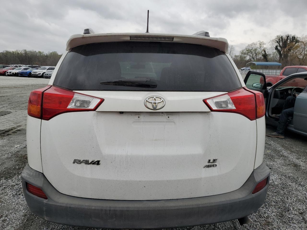 2015 TOYOTA RAV4 LE - Фото 6