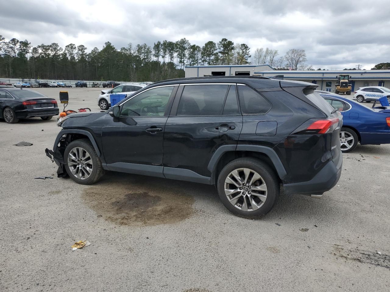 2019 TOYOTA RAV4 XLE P - Фото 2