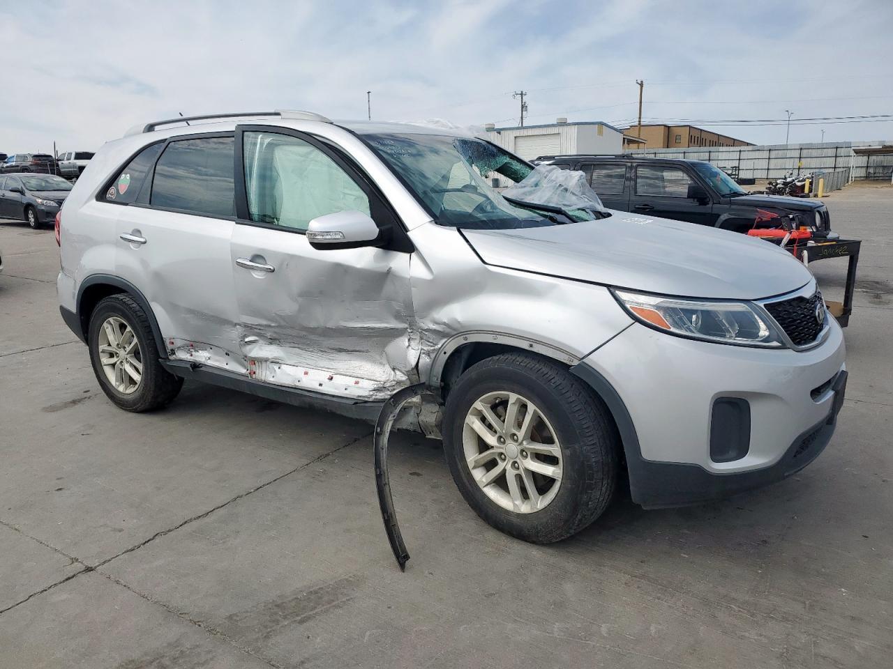 2015 KIA SORENTO LX - Image 4
