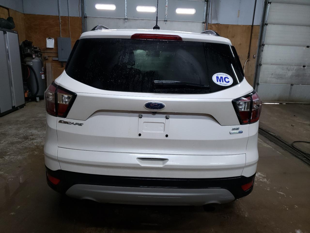 2017 FORD ESCAPE SE - Фото 6