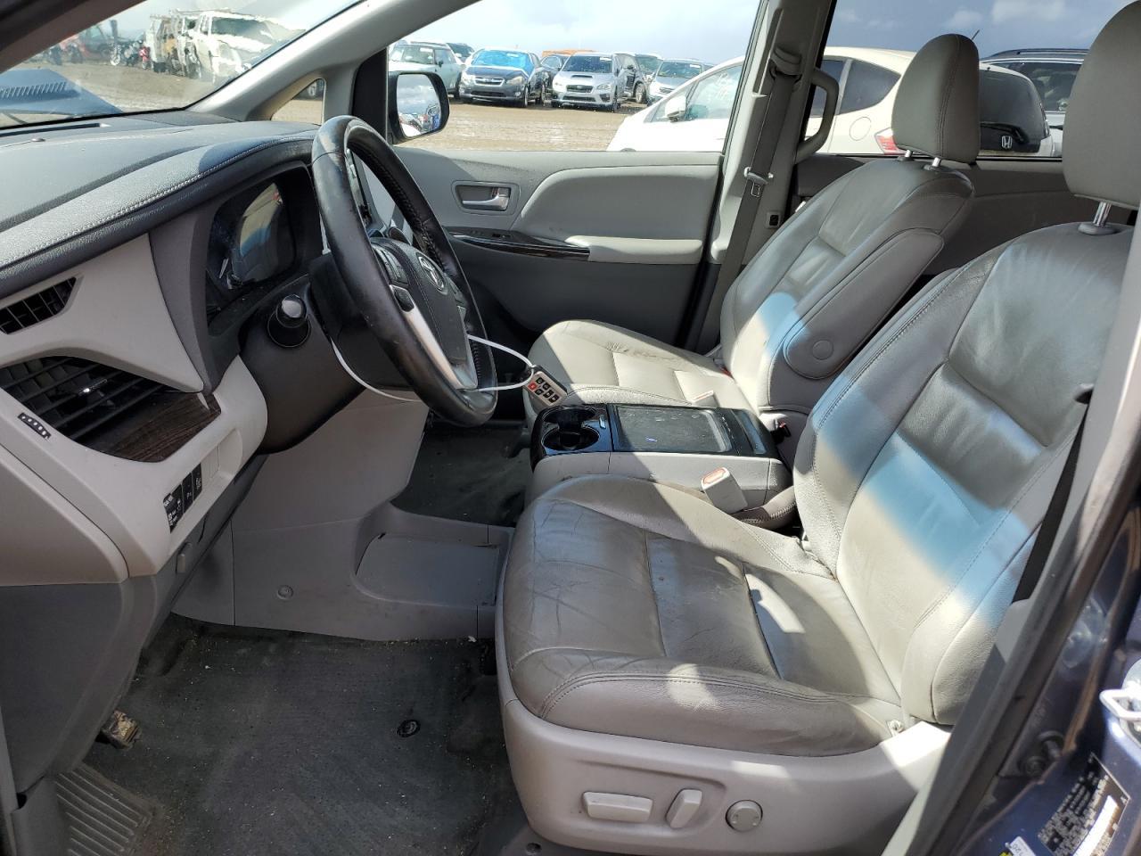 2015 TOYOTA SIENNA XLE - Фото 7