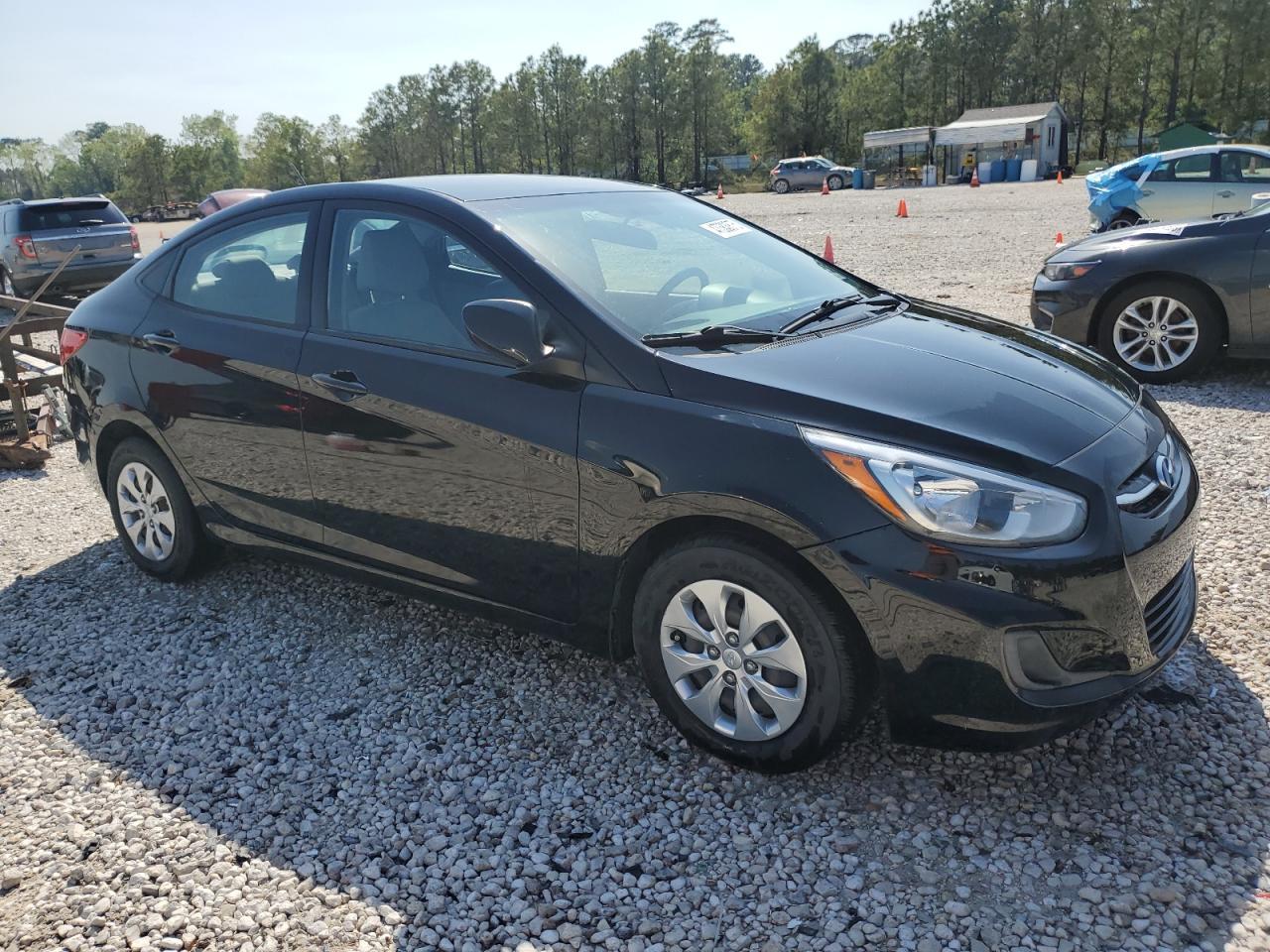 2017 HYUNDAI ACCENT SE - Image 4