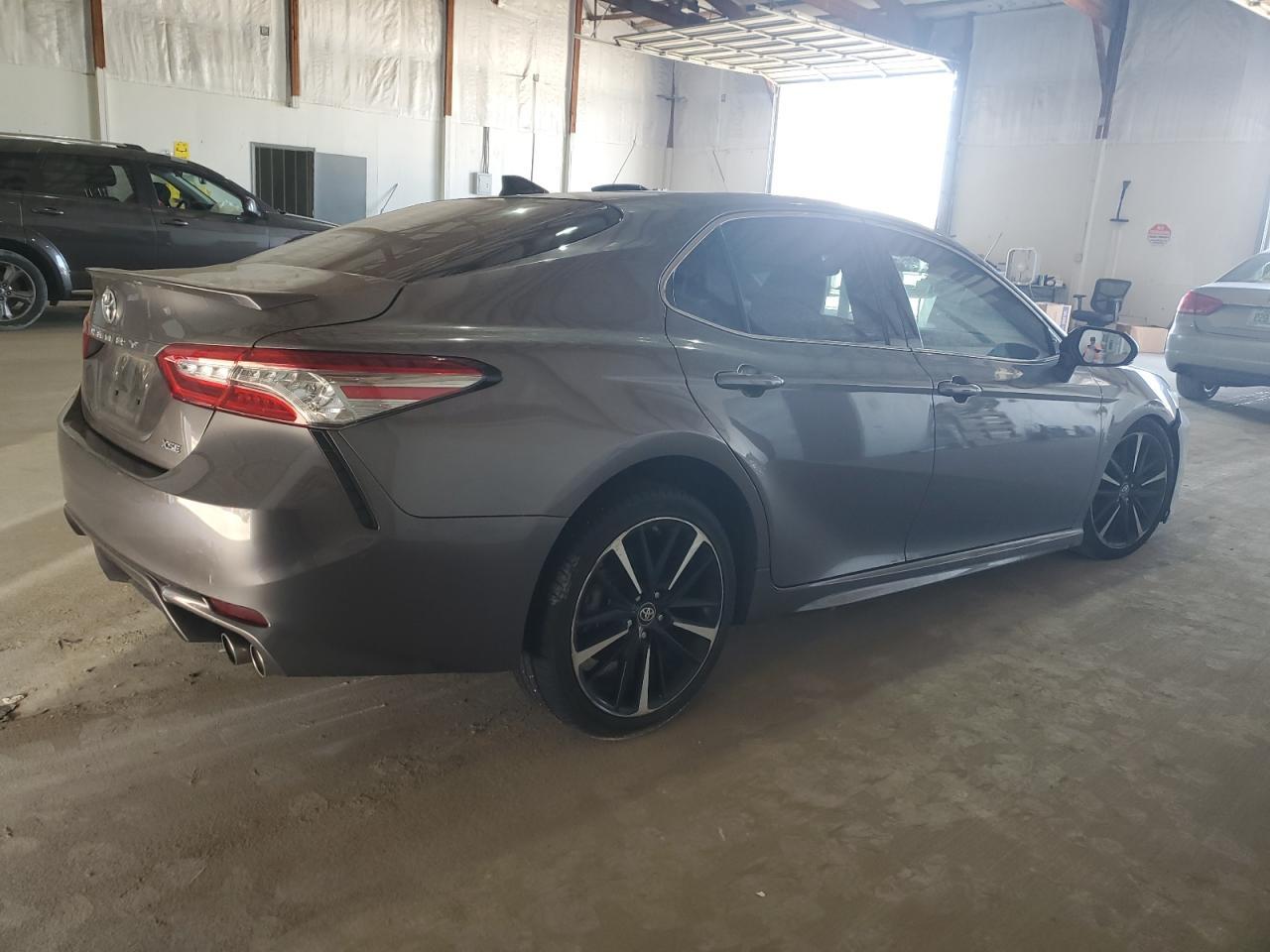 2019 TOYOTA CAMRY XSE - Фото 3