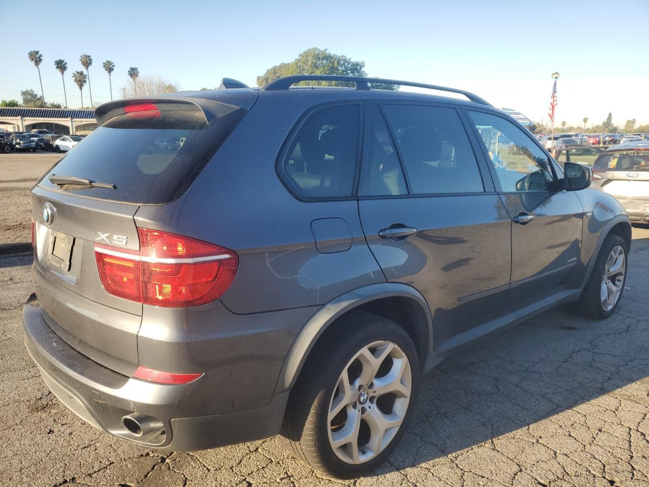 2013 BMW X5 XDRIVE3 - Image 3