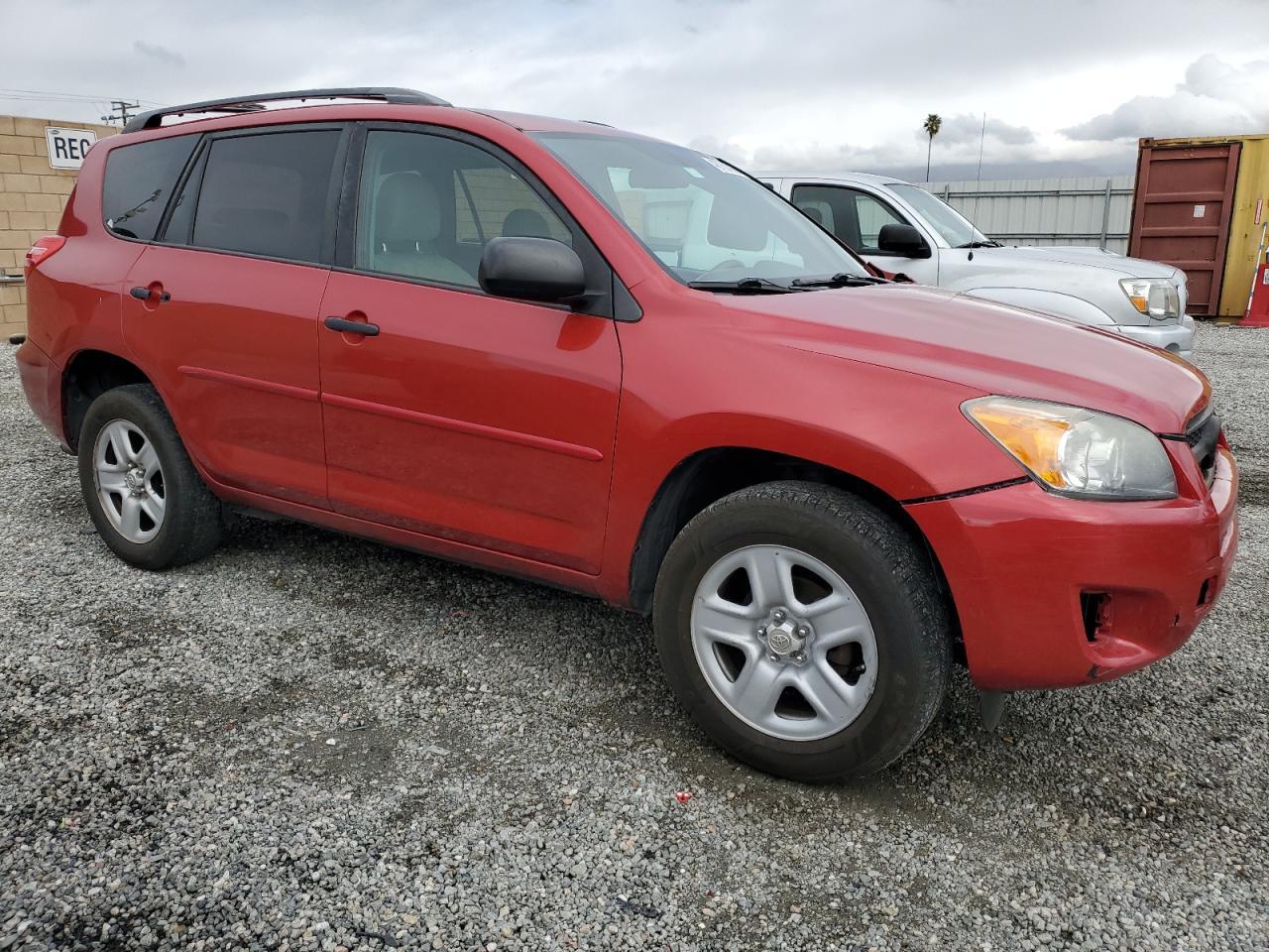 2011 TOYOTA RAV4 - Фото 4
