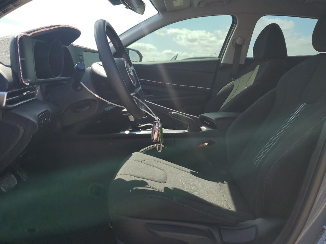 2022 HYUNDAI ELANTRA SE - Image 7